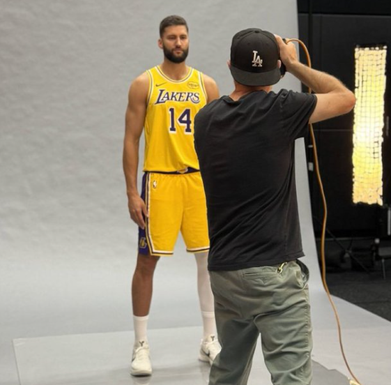 博狗体育官方网站-2天已经伤2个!湖人,你这训练营啥问题啊